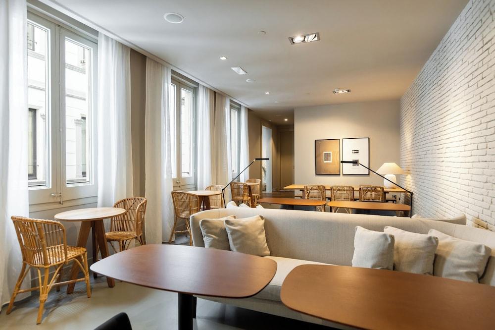 Colectia Stays Pau Claris