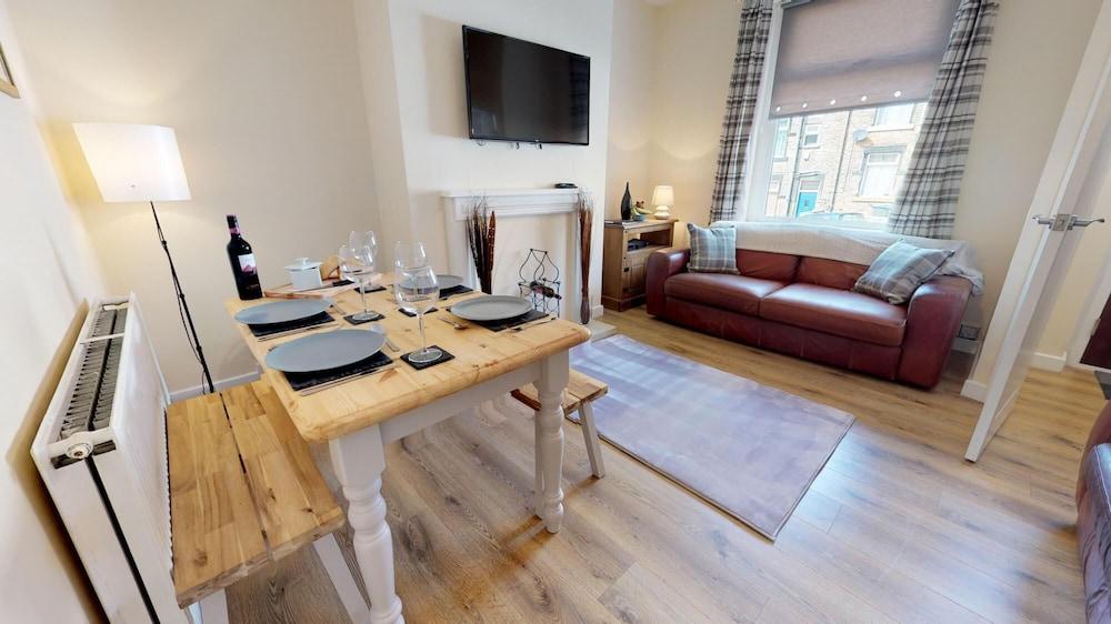 Stayzo Stylish House Accommodation in Westminster