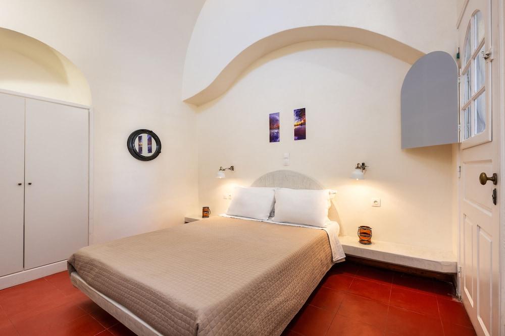 Day One Fira Mansion