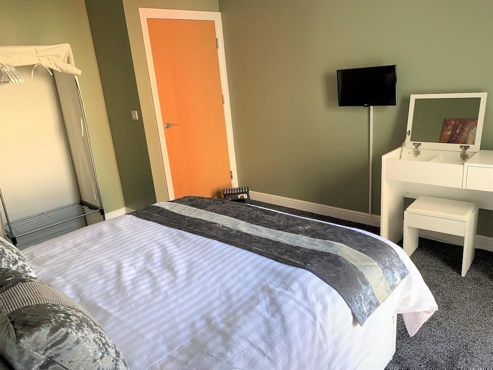 Toothbrush Apartments - 2 Bed 1 Bath Apt