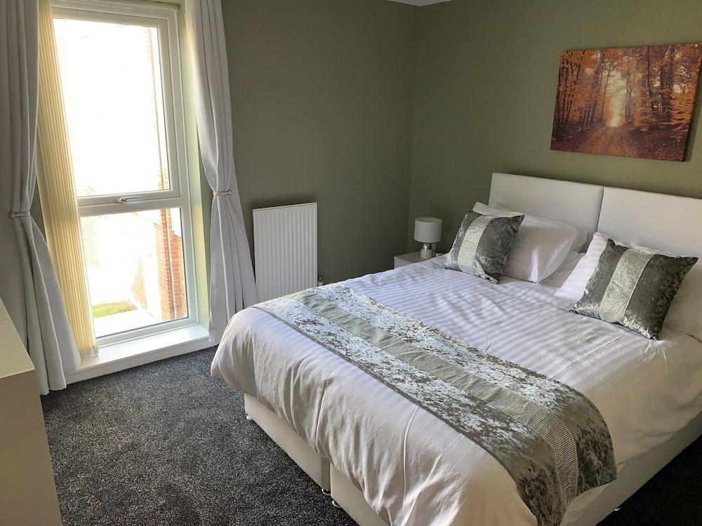 Toothbrush Apartments - 2 Bed 1 Bath Apt