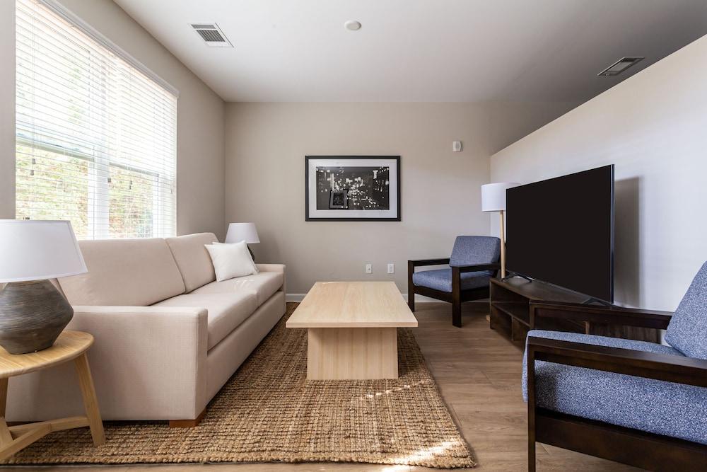 Kasa FreeMoreWest Charlotte