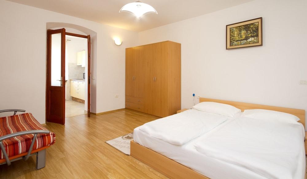 Apartments Antic by Locap Group