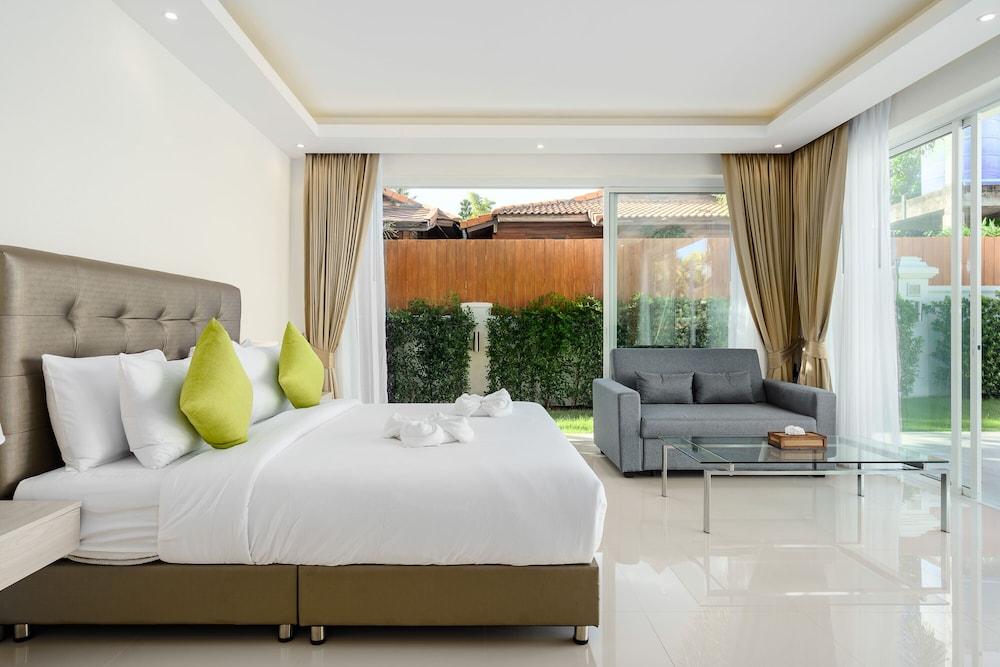 Sunset View Pool Villa