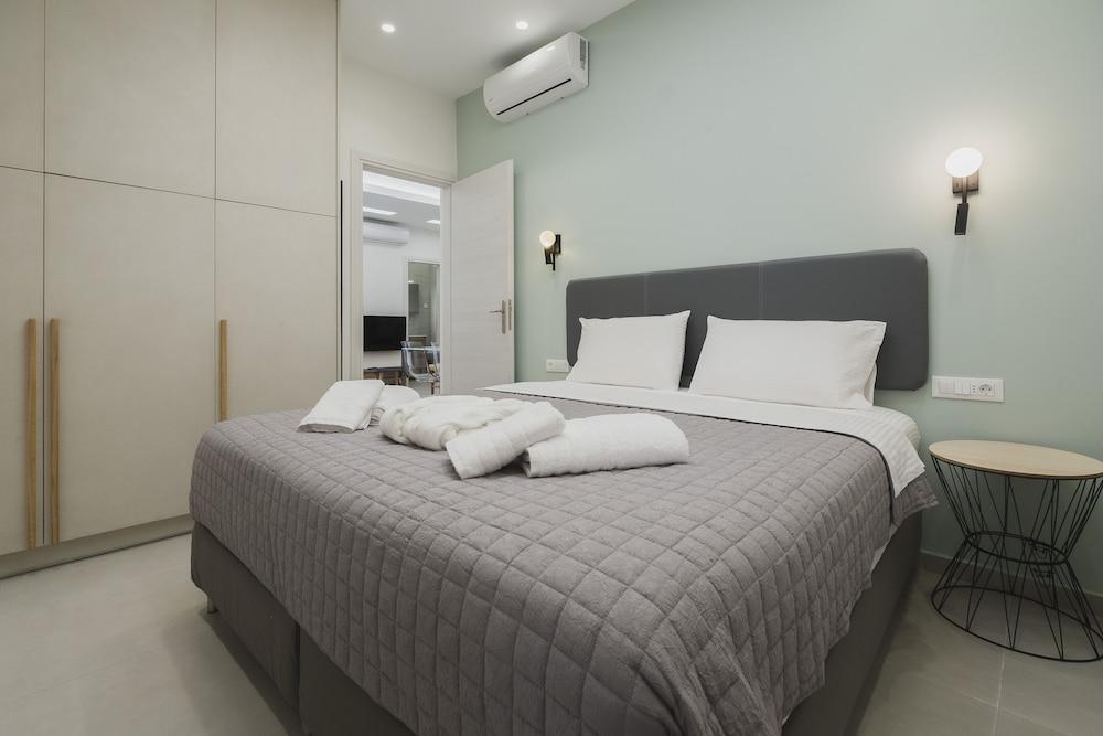 Central Apt 3 steps to Venetian Town