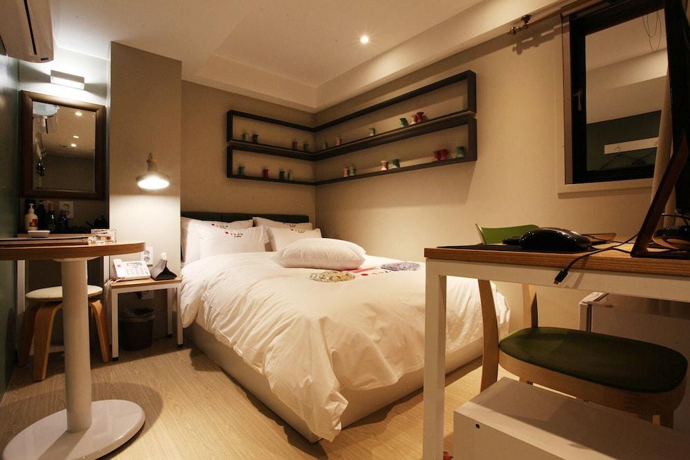 Yaja Yeonsinnae Station