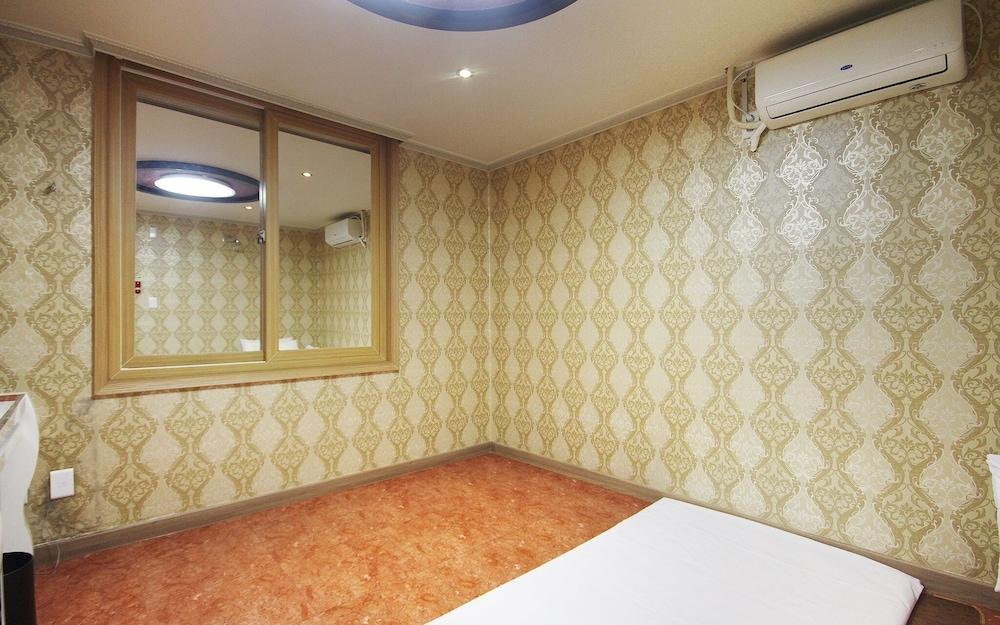 Gwangju Geumho Samhwa