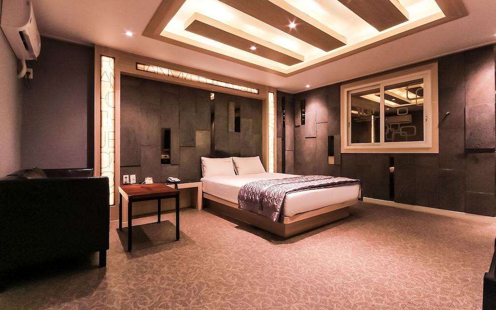 Daegu Dongdaegu Station 10th Street