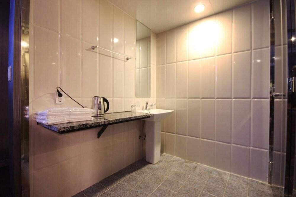 Daegu Dongdaegu Station Anne