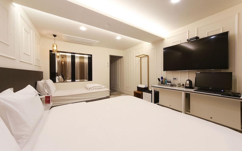 Busan Hadan E Palace Hotel