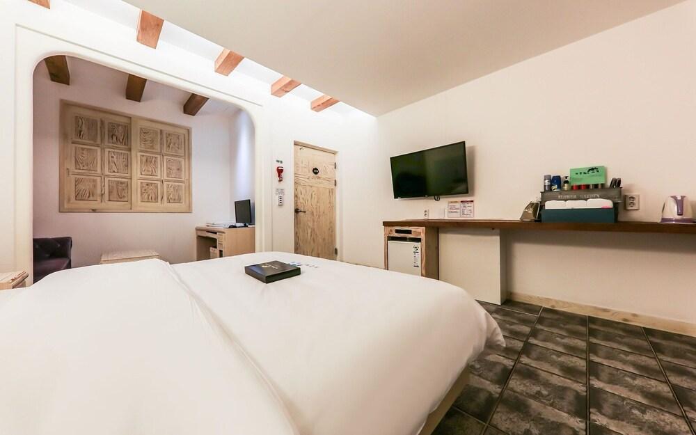 Eumseong Jijunghaeui Achim