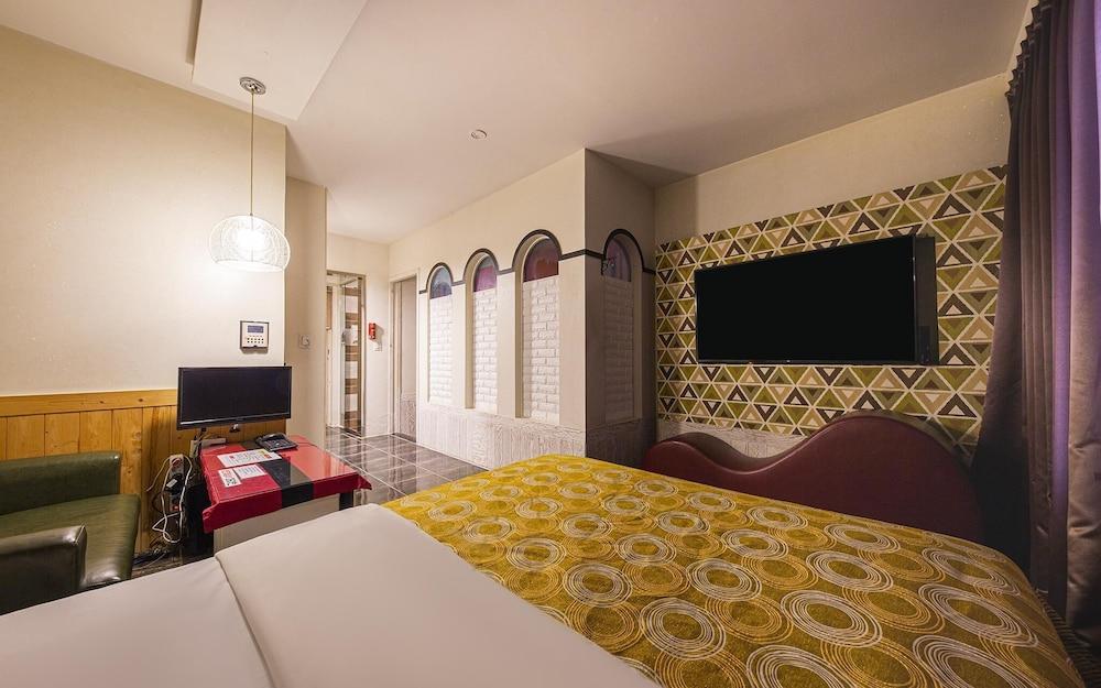 Eumseong Black and White