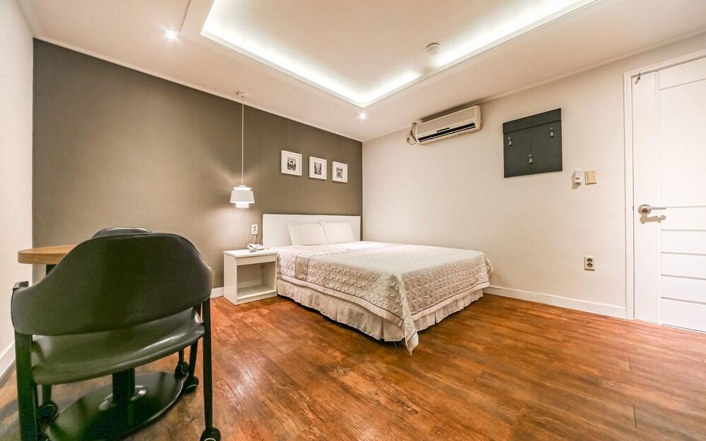 Pohang Daedodong White