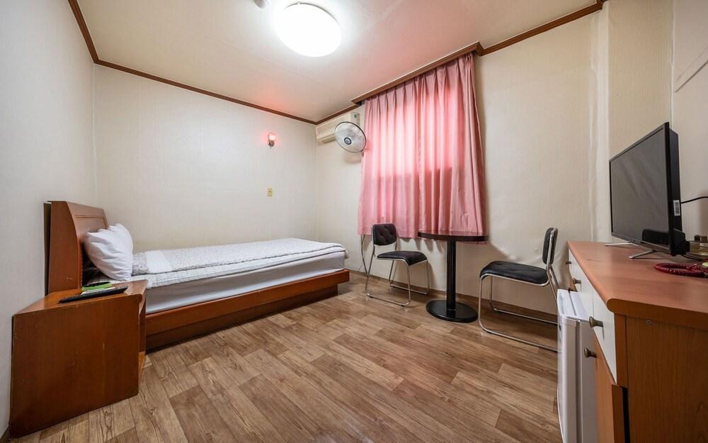 Geumho Seojung Motel