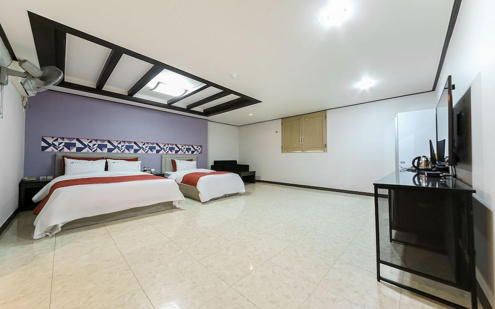 Gochang Hotel Moyangseong