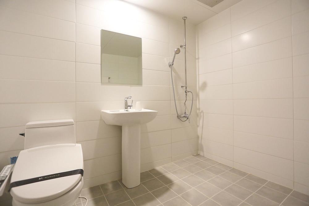 Yaja Hwajeong Station