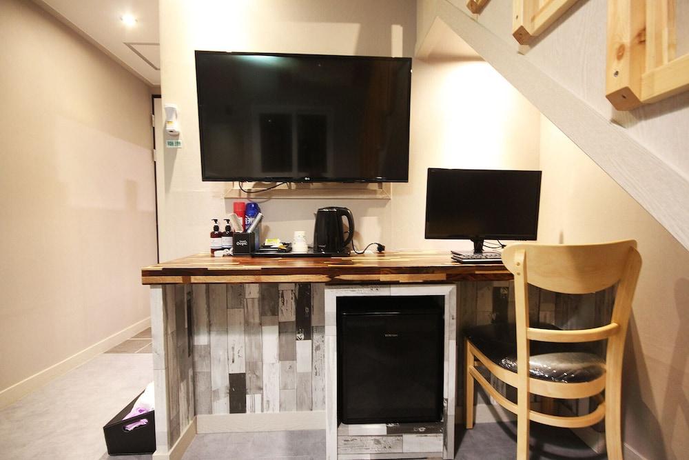 Busan Suyeong Oops Hotel