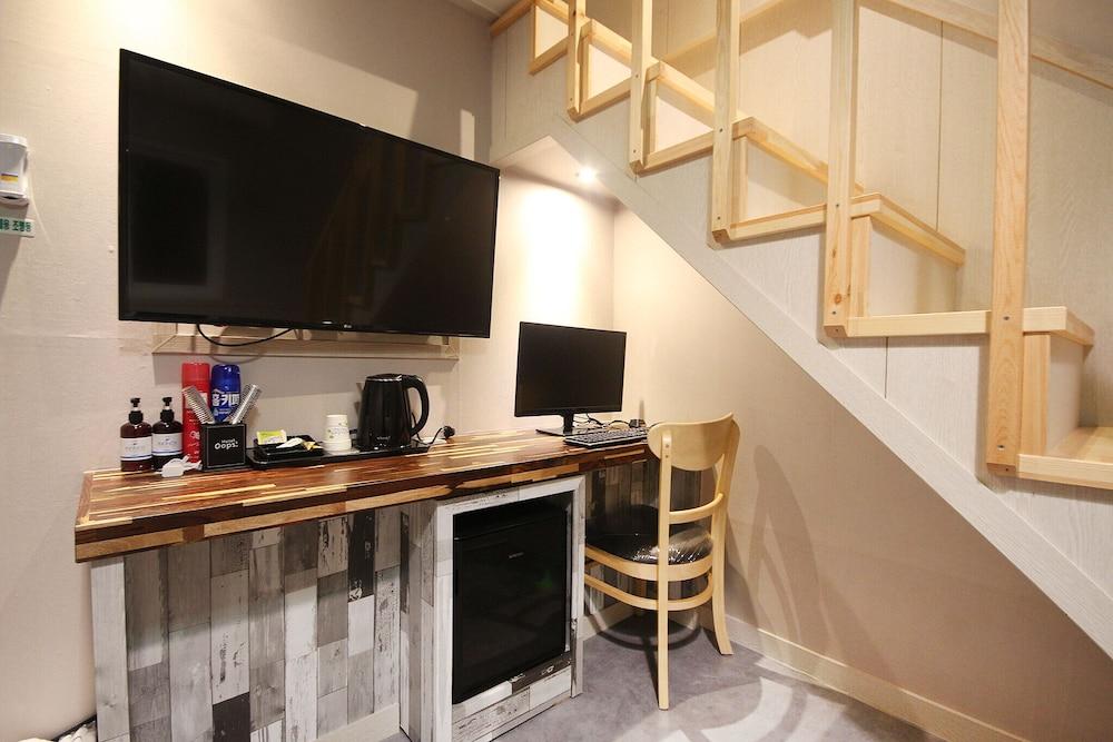 Busan Suyeong Oops Hotel