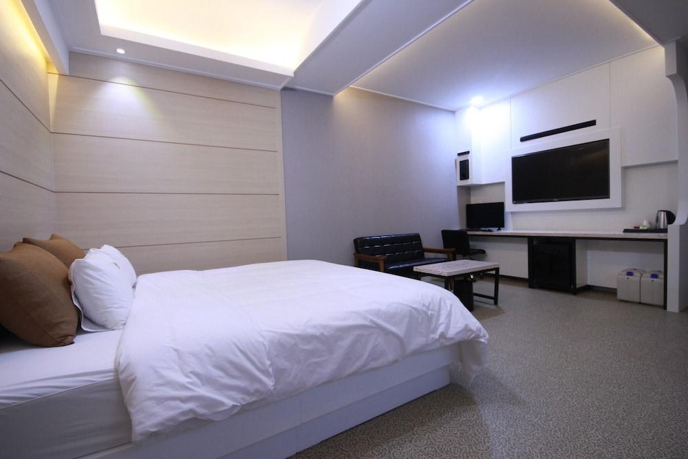 Ulsan KTX Station G and G