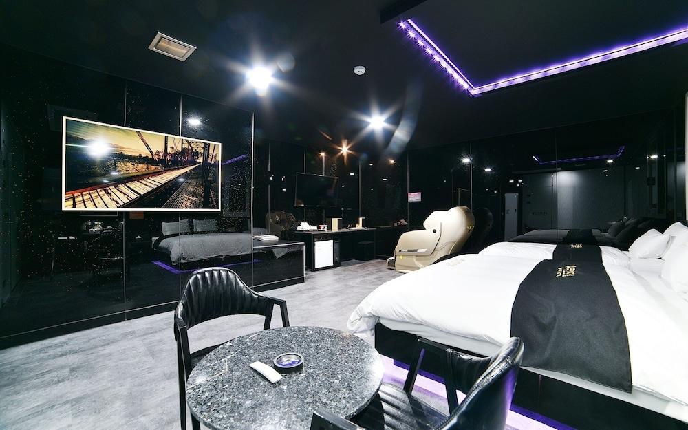 Yeosu San Self Check-in Hotel