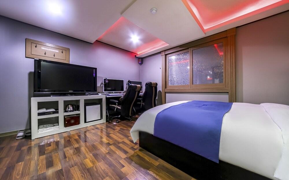 Changwon Myeongseodong Hotel Sky