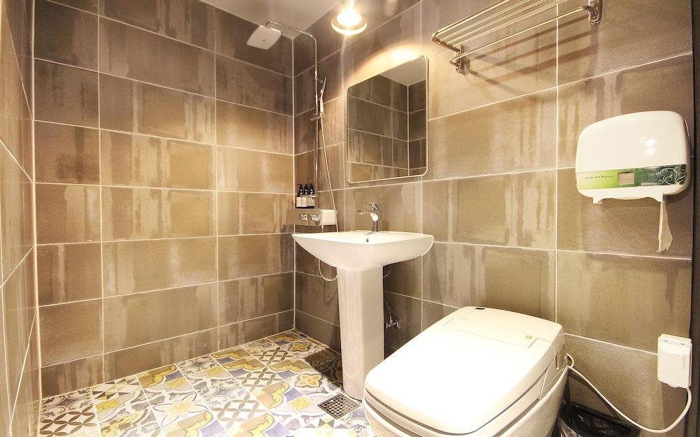 Yeosu 1st Avenue Hotel