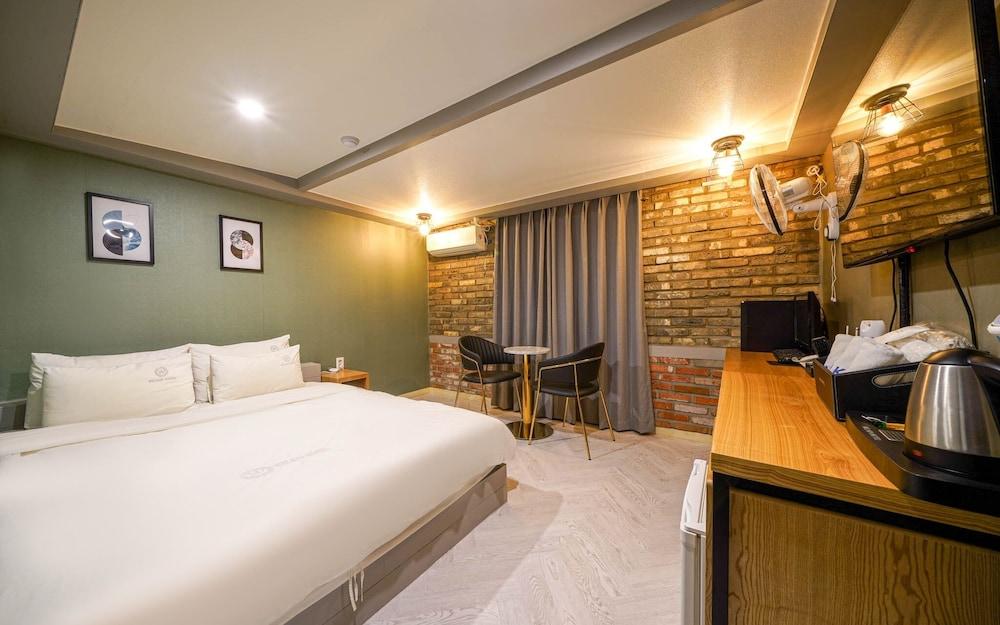 Busan Daeyeondong Welkin