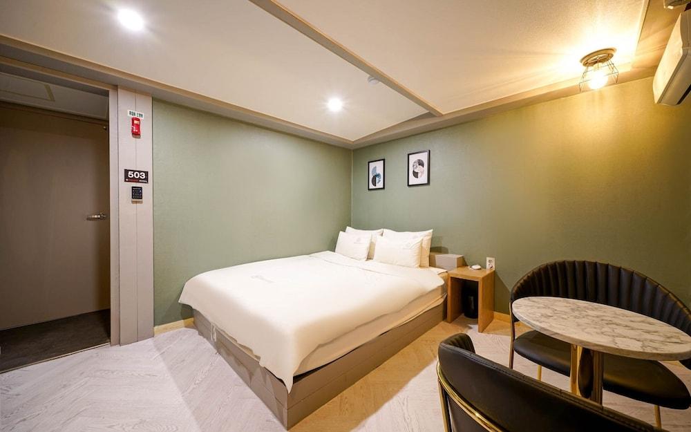 Busan Daeyeondong Welkin