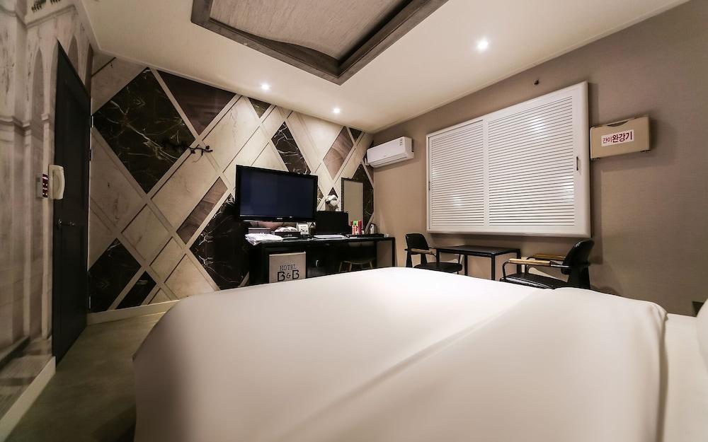 Pohang Yeongildae B and B Hotel