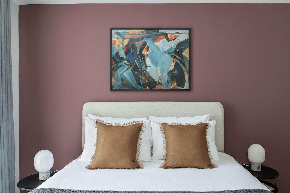 Cove Paradise Street