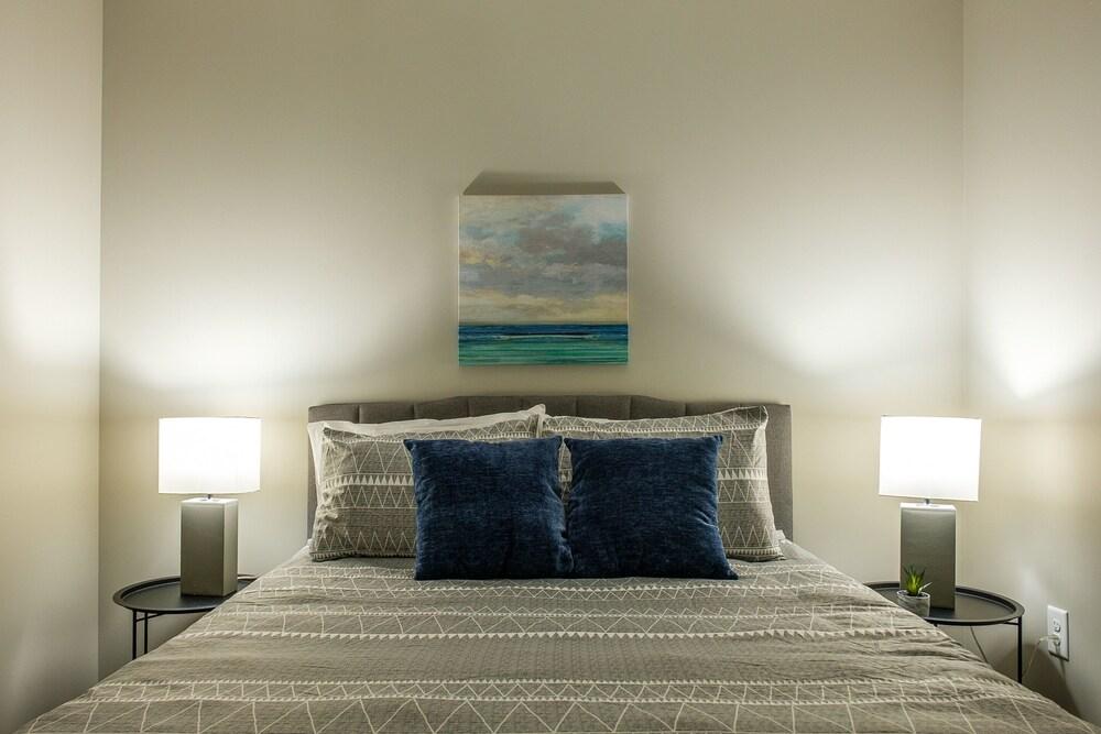 FRONTDESK Flashcube Apts Downtown Kansas City