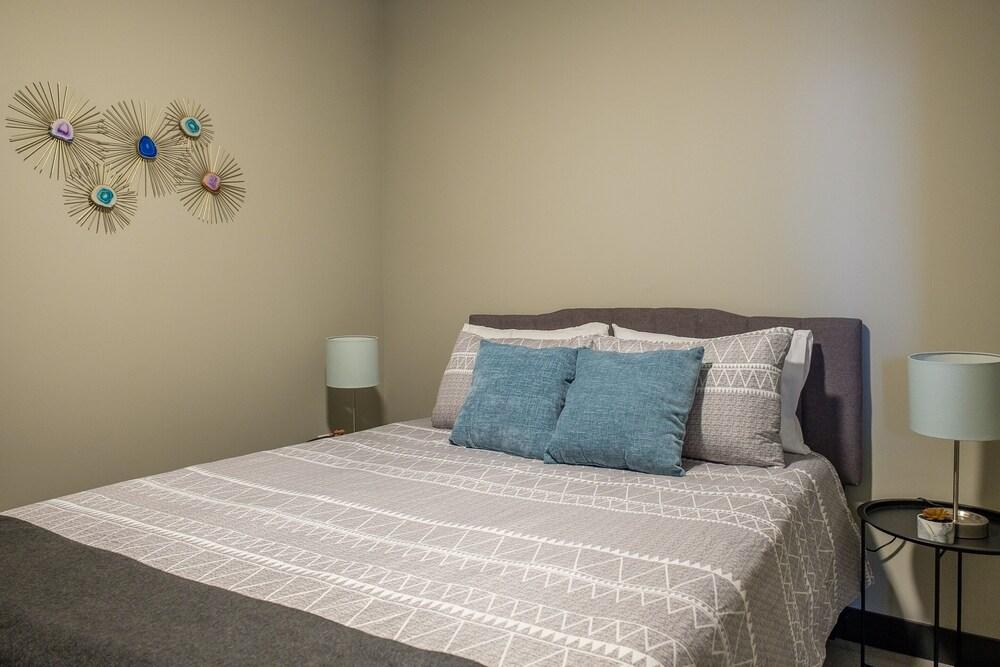 FRONTDESK Flashcube Apts Downtown Kansas City