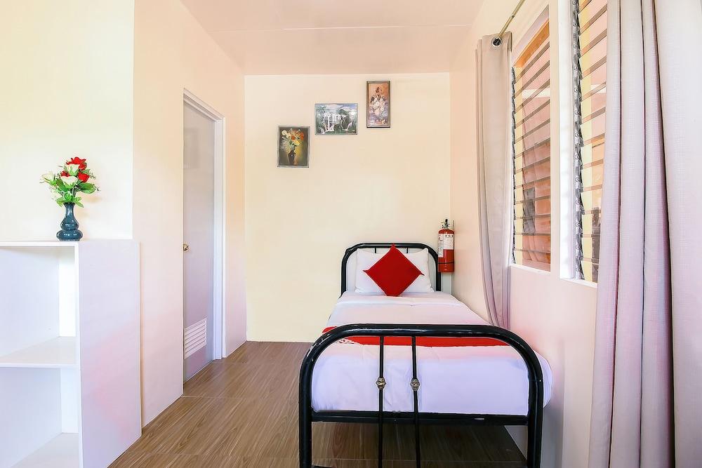 J5 Guest House & Restobar