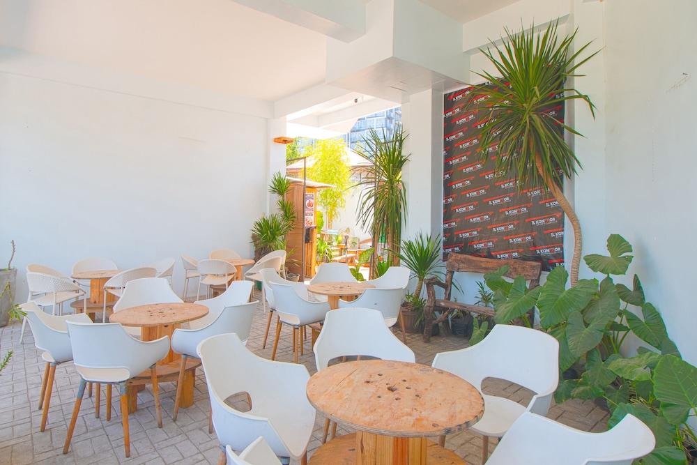 OYO 778 Fat J Apartelle