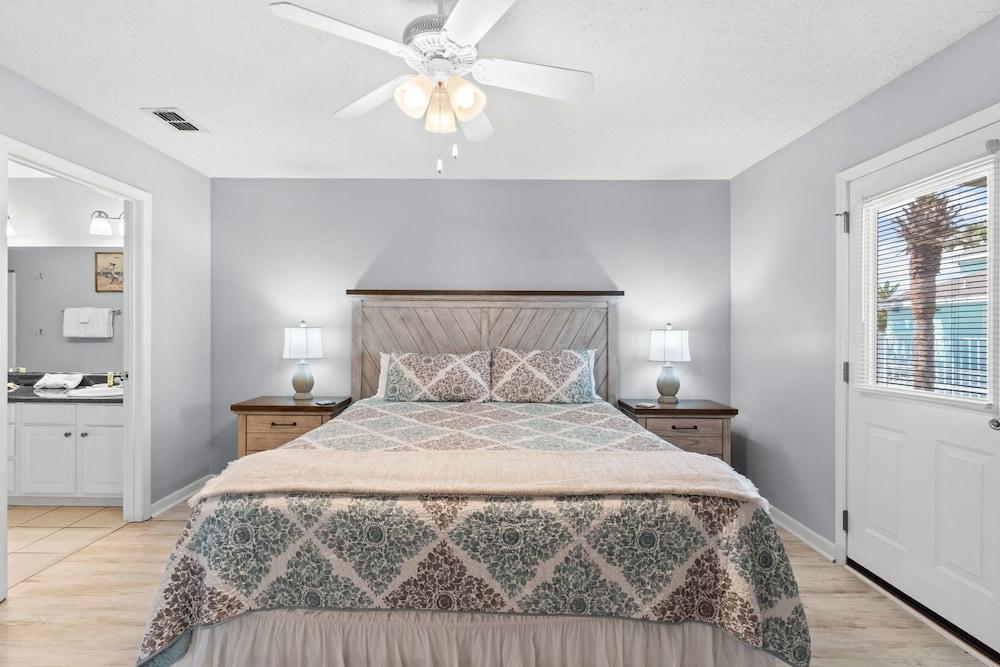 Poolside Cabana by Book That Condo