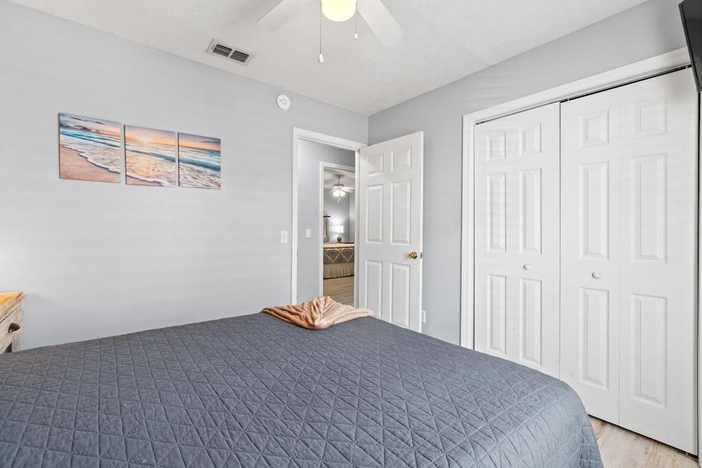 Poolside Cabana by Book That Condo