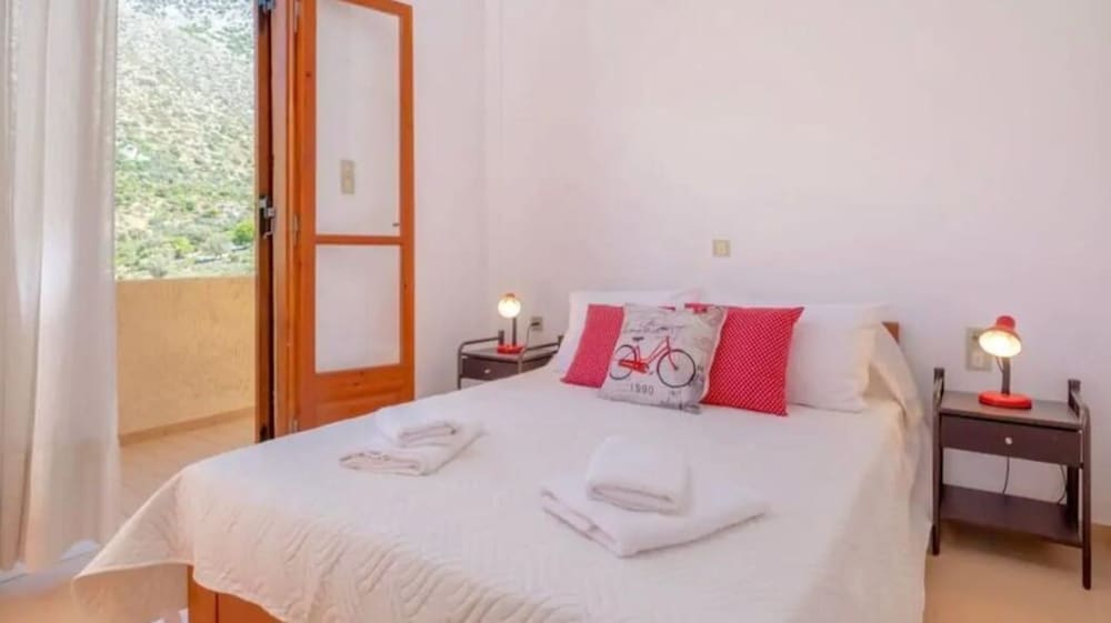 Luxurious Villa Kardi a Small Paradise