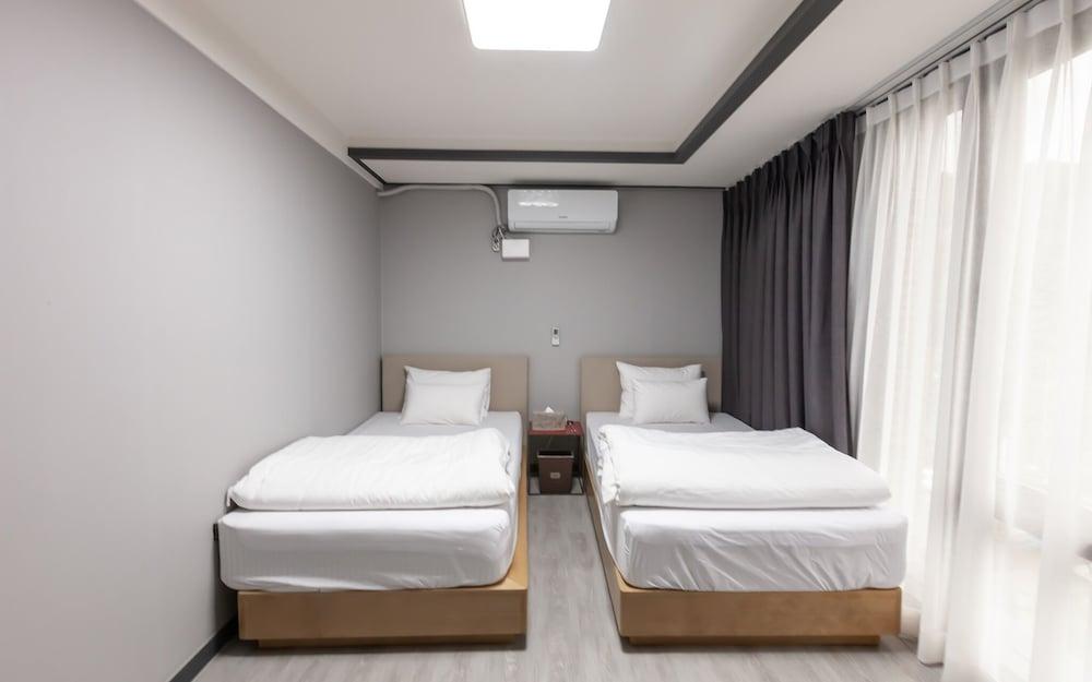 Gimhae Samgye Brown Dot