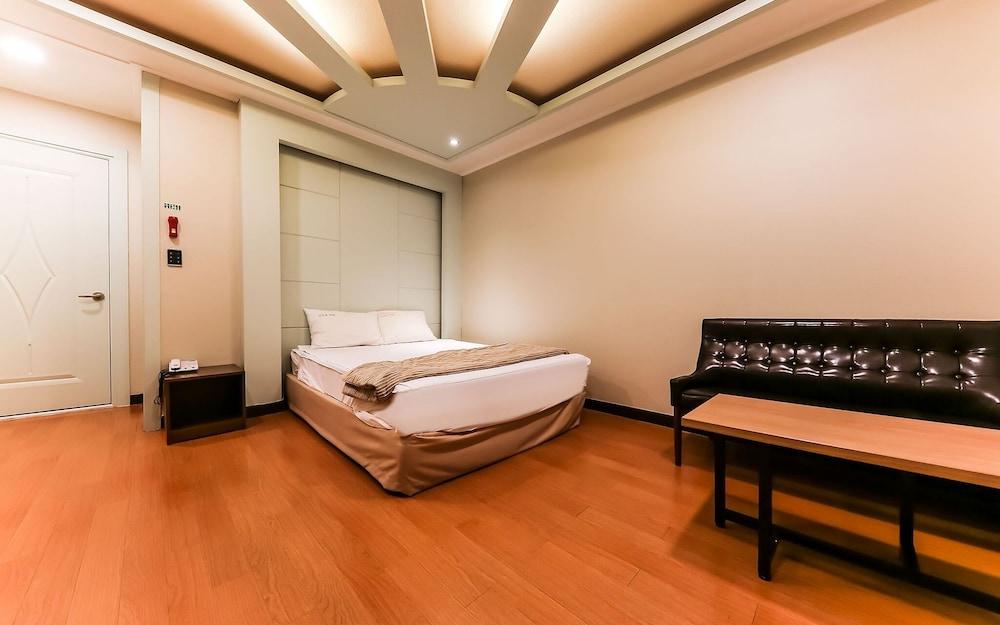 Boryeong Sinboryeong Biztown