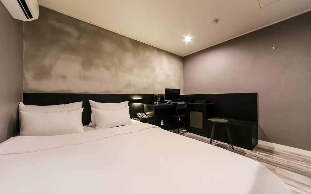 Changwon Jinhae Hotel Lrui