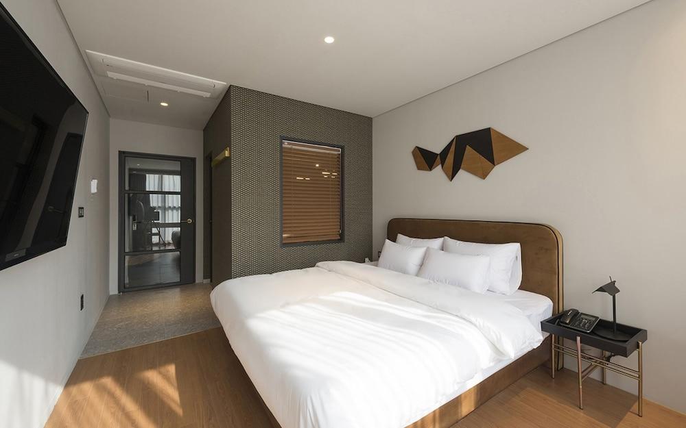 Hound Changwon Jinhae Yongwon