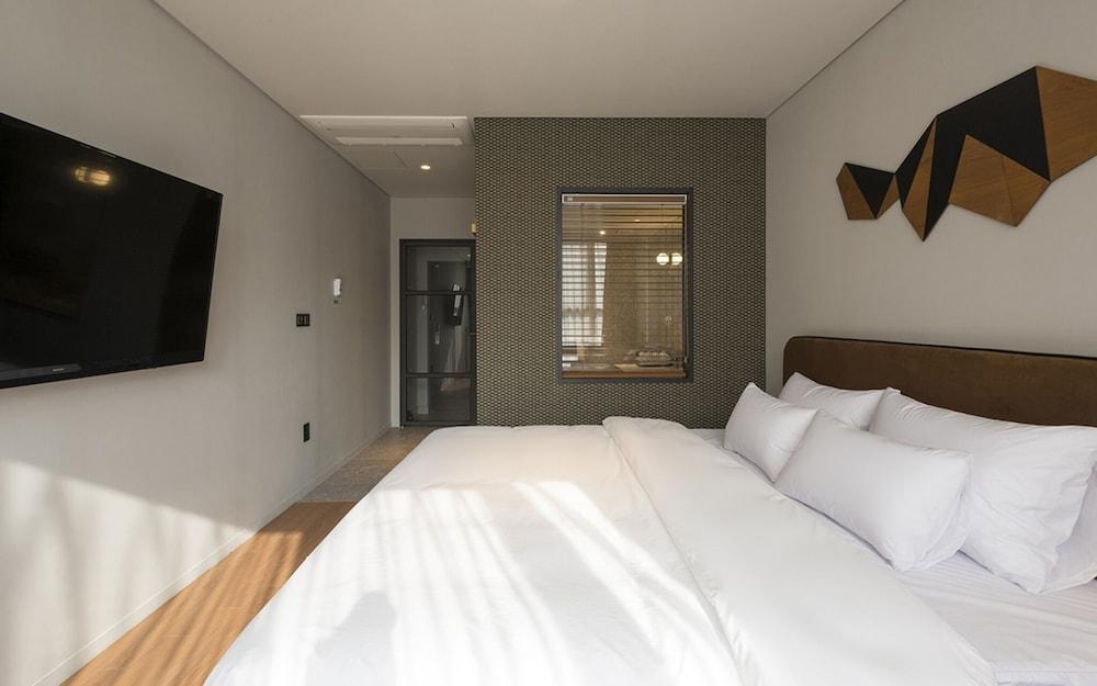 Hound Changwon Jinhae Yongwon