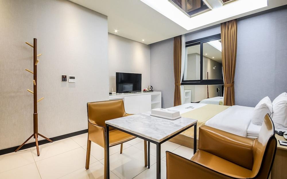 Naju Breeze Self Check-in Motel