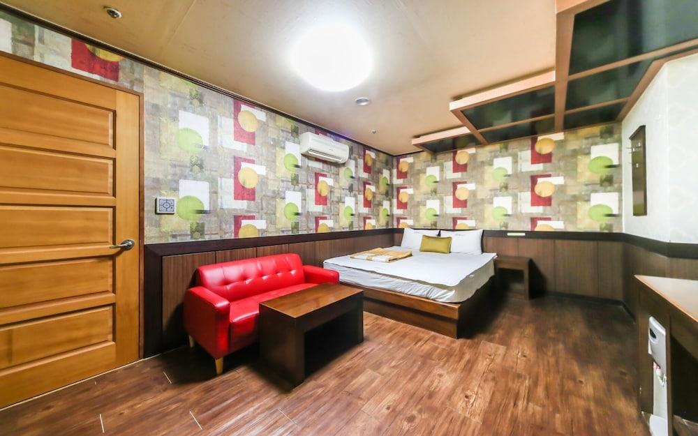 Changwon Jinhae Yongwon Mu