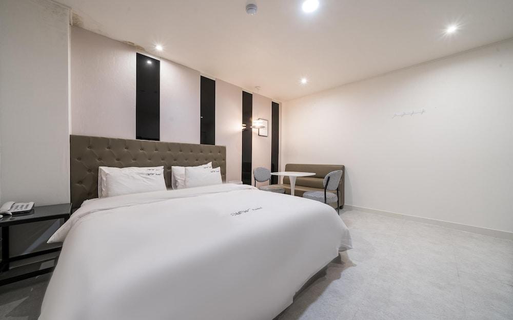 Ulsan Yeungnamalpeuseu MW