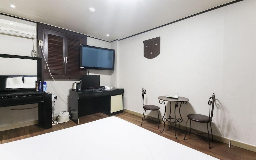 Gunsan B and B Hotel