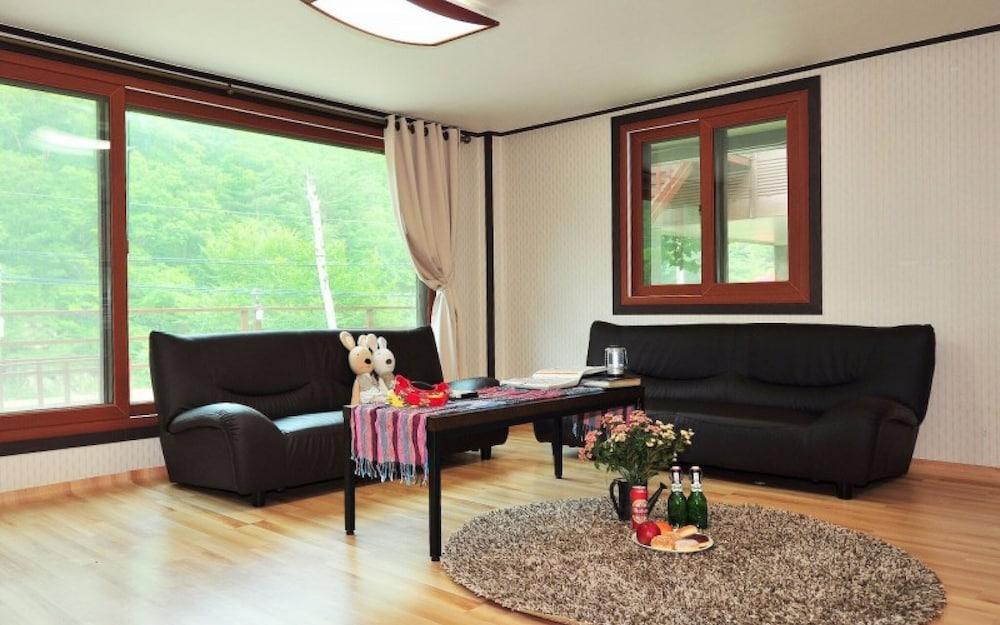 Yangyang Beopsusanjang Pension