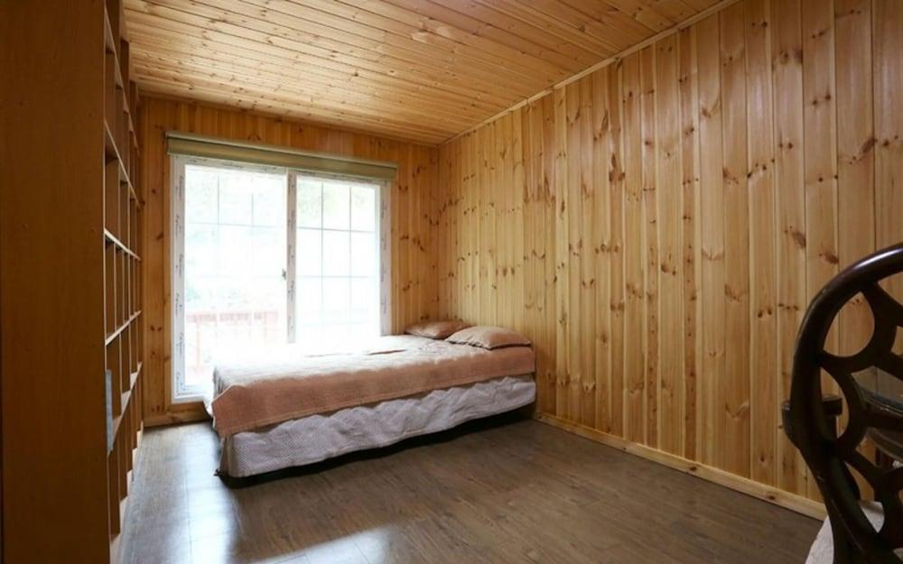 Gwangju Jongyeoul Pension