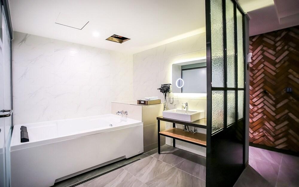 Wonju Mary Jane Hotel