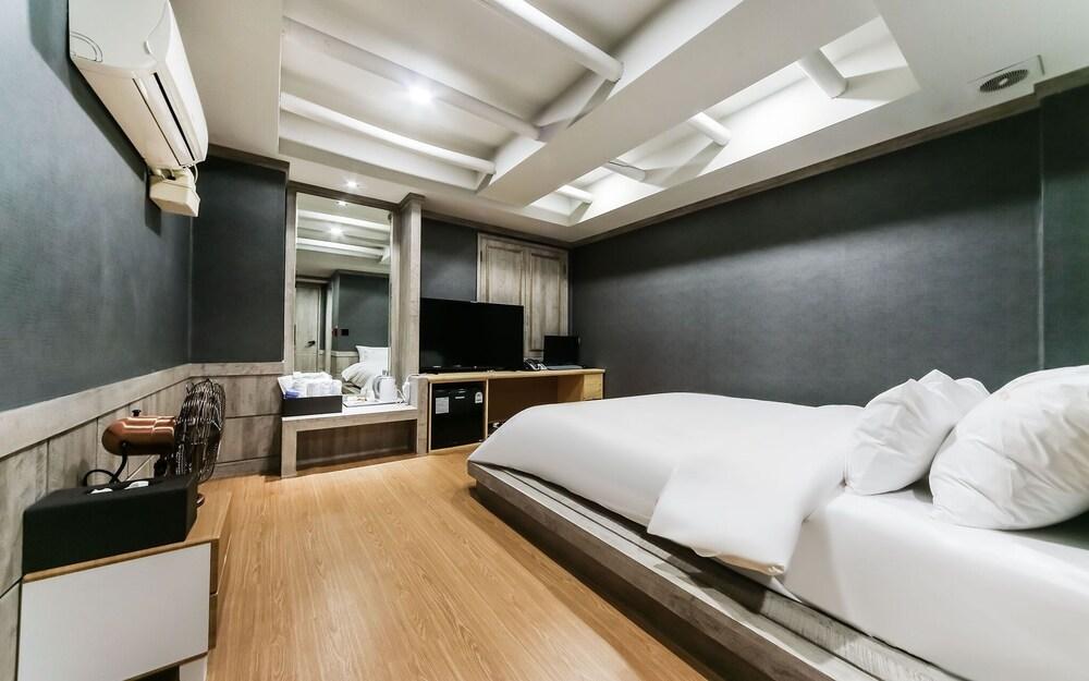 Changwon Sangnamdong Hotel JM